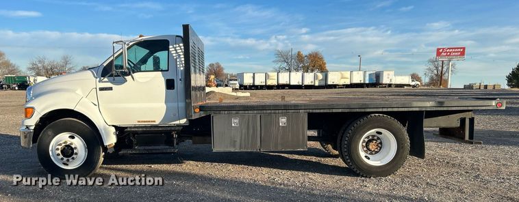 image for item KH9692 2006 Ford F750  flatbed truck