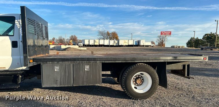 image for item KH9692 2006 Ford F750  flatbed truck