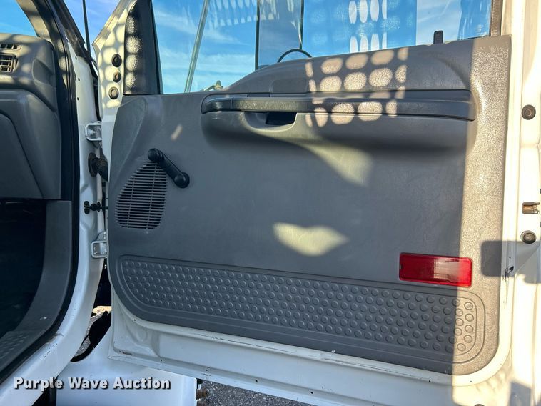 image for item KH9692 2006 Ford F750  flatbed truck