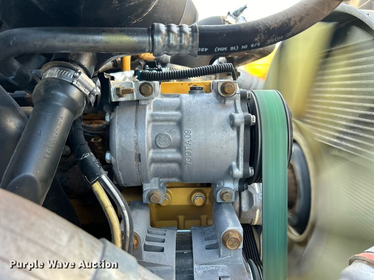 image for item KH9692 2006 Ford F750  flatbed truck