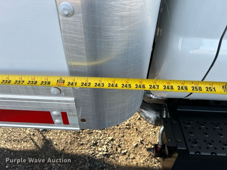 image for item KH9694 2016 Ford F650  box truck