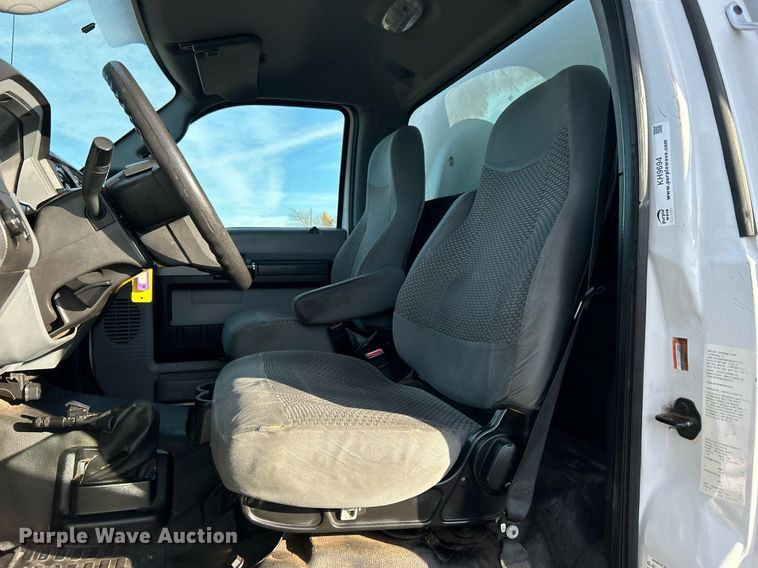 image for item KH9694 2016 Ford F650  box truck