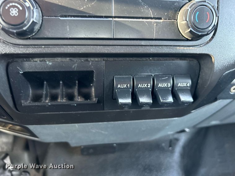 image for item KH9694 2016 Ford F650  box truck