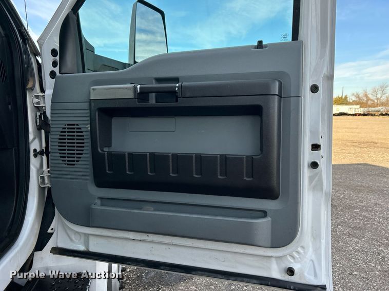 image for item KH9694 2016 Ford F650  box truck