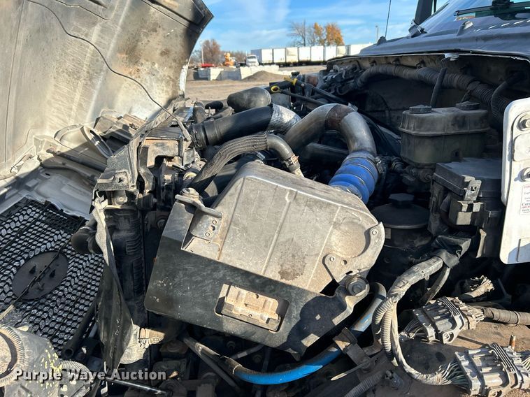 image for item KH9694 2016 Ford F650  box truck