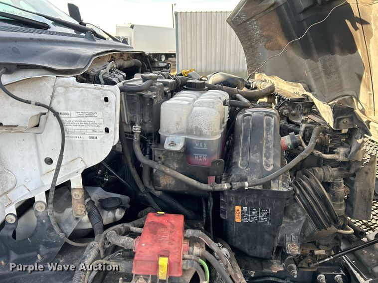 image for item KH9694 2016 Ford F650  box truck