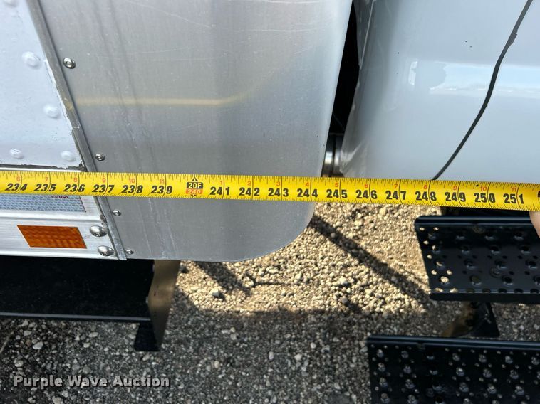 image for item KH9695 2013 Ford F650  box truck