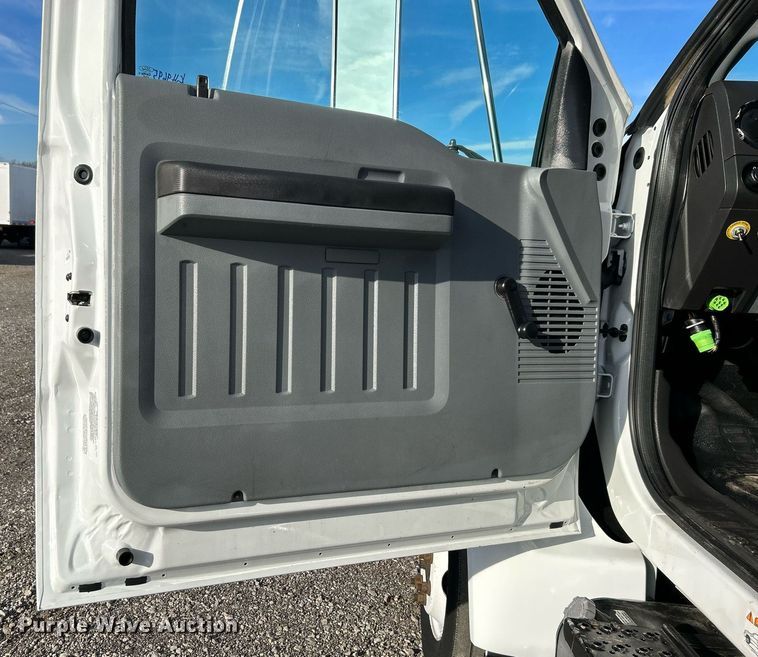 image for item KH9695 2013 Ford F650  box truck