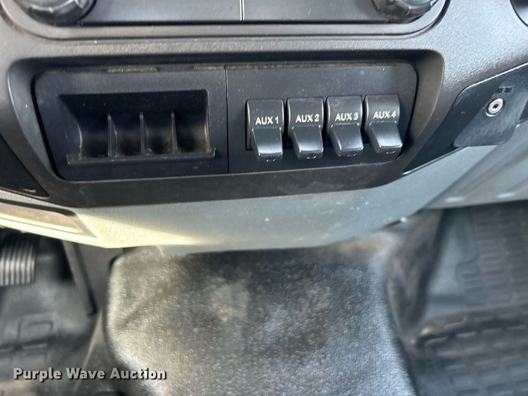 image for item KH9695 2013 Ford F650  box truck