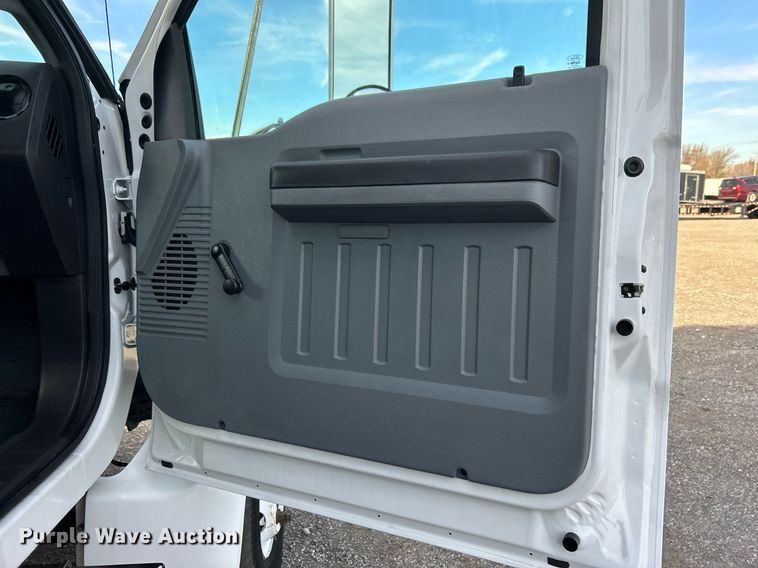 image for item KH9695 2013 Ford F650  box truck