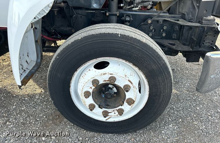 image for item KH9695 2013 Ford F650  box truck