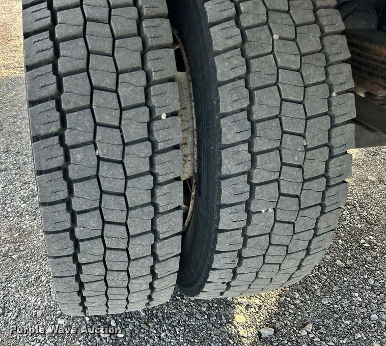 image for item KH9695 2013 Ford F650  box truck