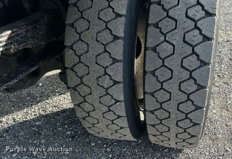 image for item KH9695 2013 Ford F650  box truck