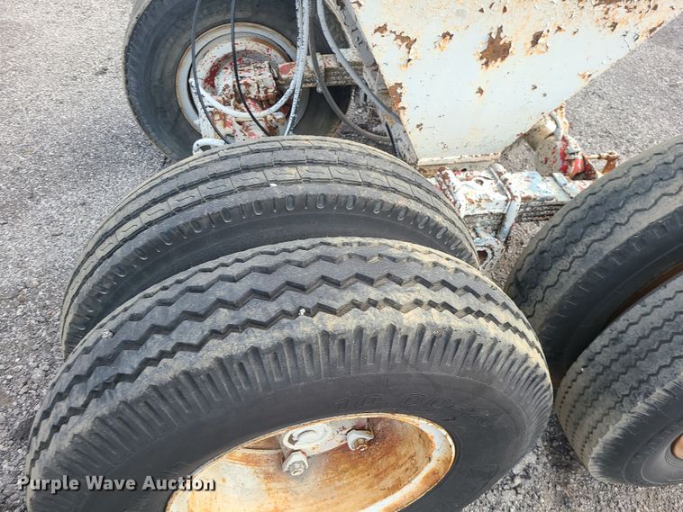 image for item LJ9335 Trailer axle