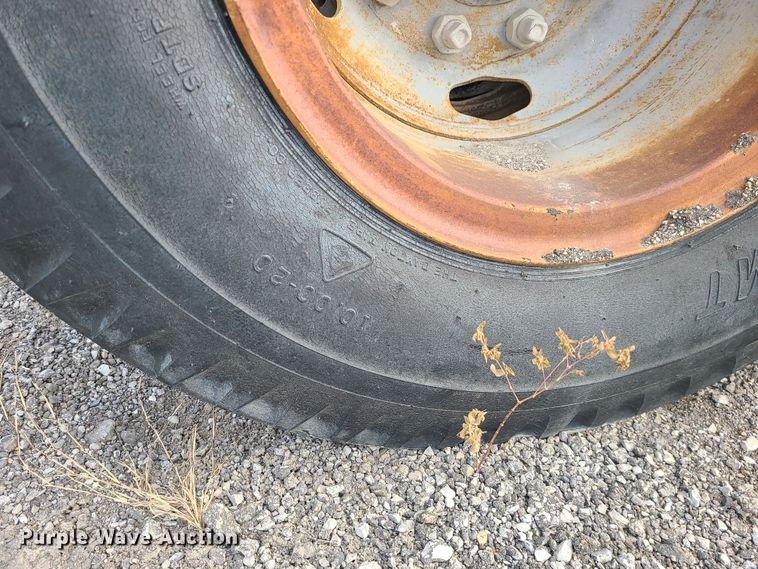 image for item LJ9337 (2) trailer axles