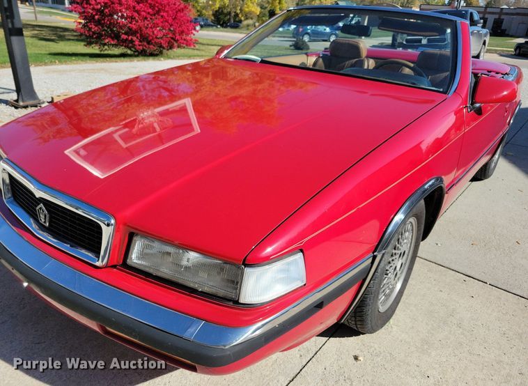 image for item LO9900 1989 Chrysler Maserati  convertible