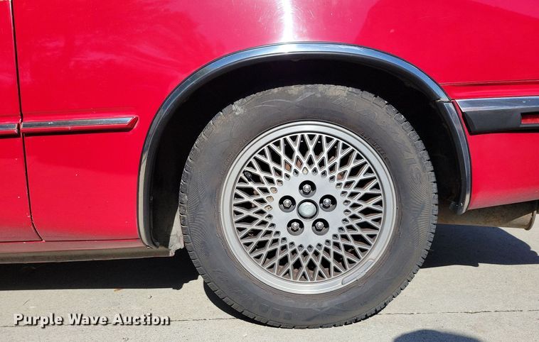 image for item LO9900 1989 Chrysler Maserati  convertible