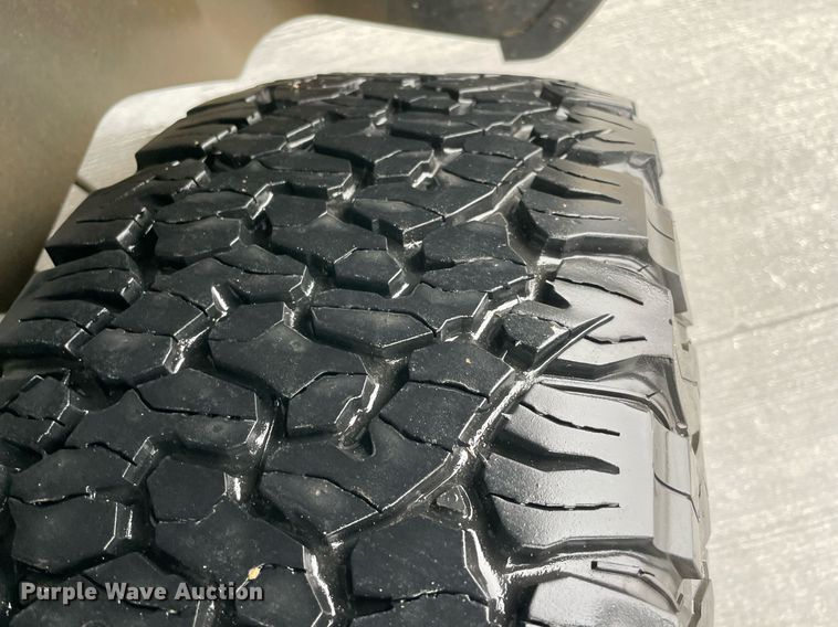 image for item LV9265 2020 Dodge Ram 1500  Crew Cab pickup truck