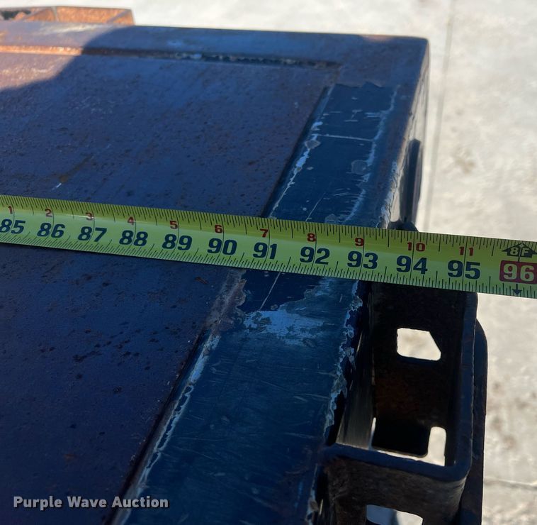 image for item NN9326 2012 Isuzu NPR flatbed truck