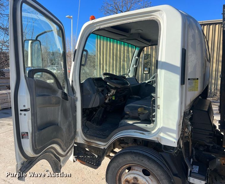 image for item NN9326 2012 Isuzu NPR flatbed truck