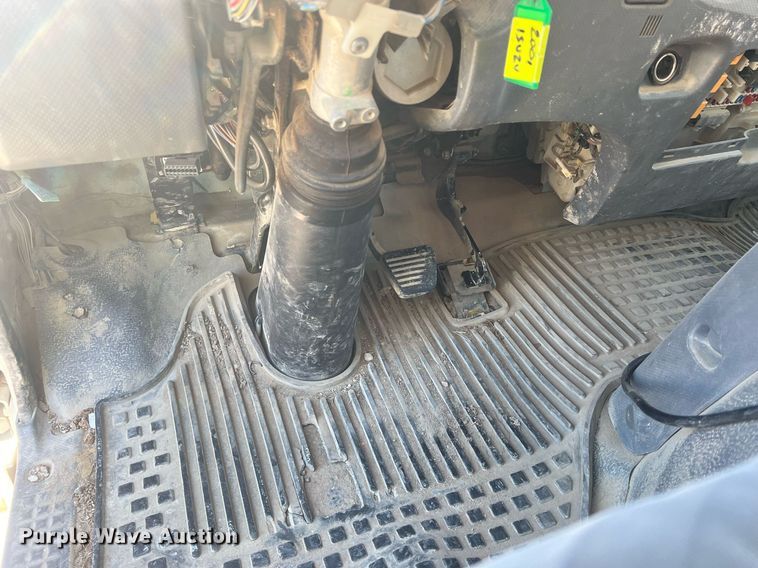 image for item NN9326 2012 Isuzu NPR flatbed truck