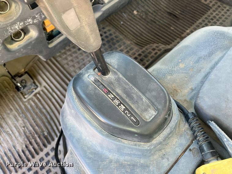 image for item NN9326 2012 Isuzu NPR flatbed truck