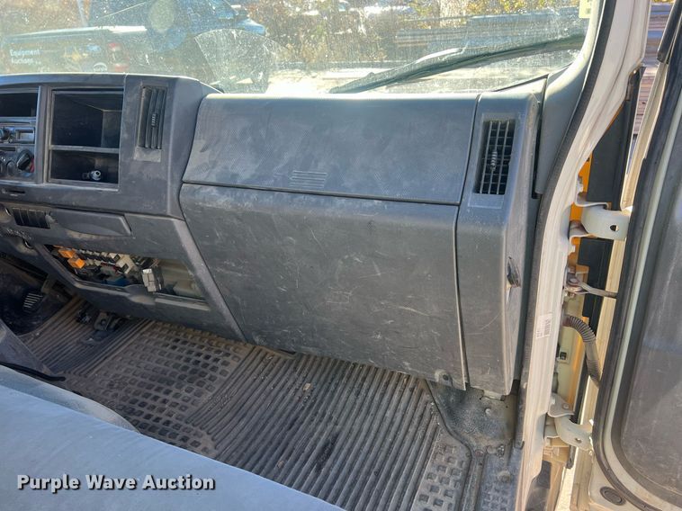 image for item NN9326 2012 Isuzu NPR flatbed truck