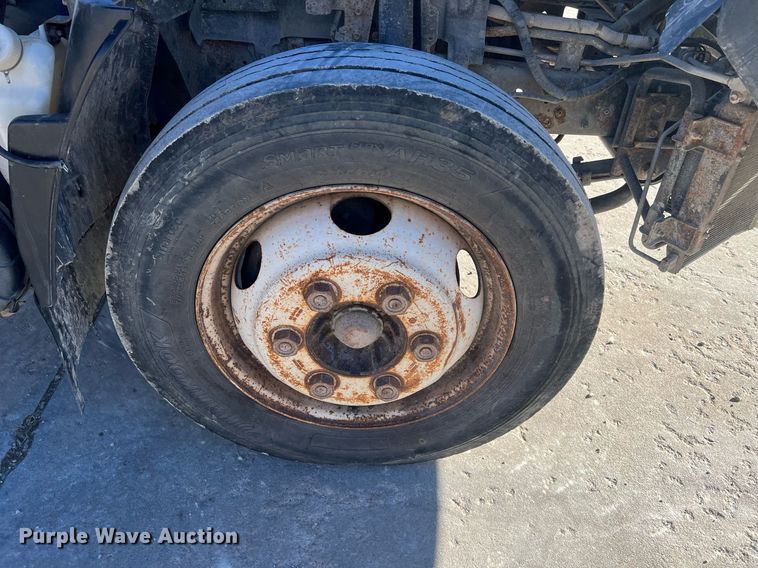 image for item NN9326 2012 Isuzu NPR flatbed truck