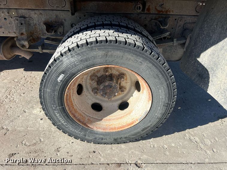 image for item NN9326 2012 Isuzu NPR flatbed truck