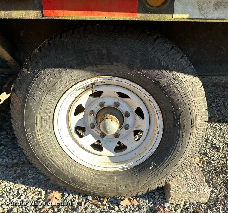 image for item NO9479 1999 Lone Star equipment trailer