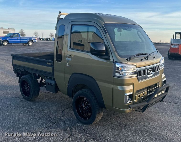 image for item OF9151 2022 Daihatsu HIJet Jumbo  mini truck