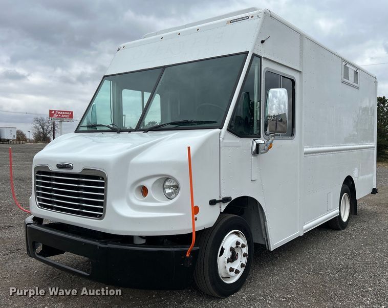 image for item OM9200 2018 Freightliner MT45  refrigerated delivery truck