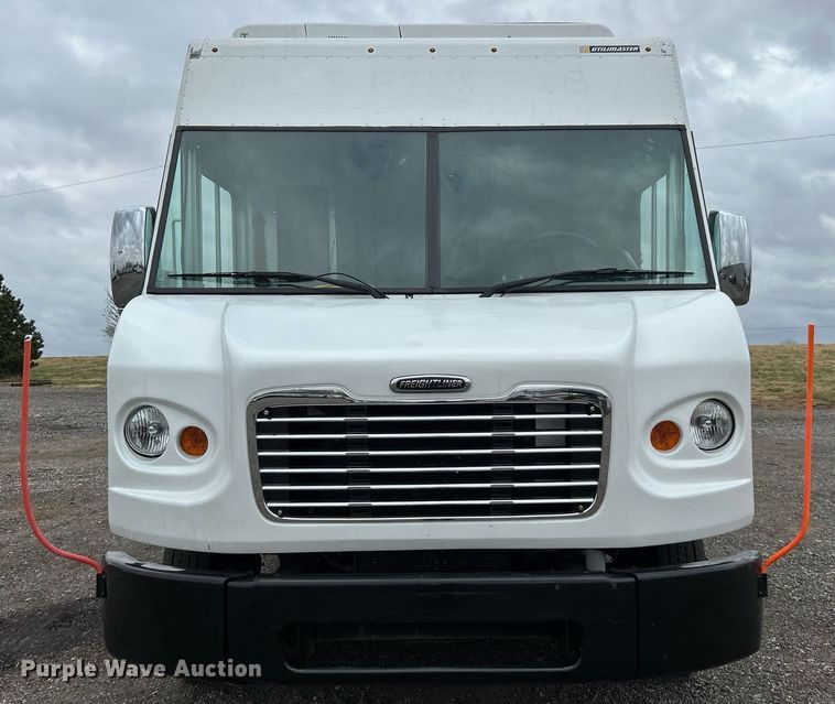 image for item OM9200 2018 Freightliner MT45  refrigerated delivery truck