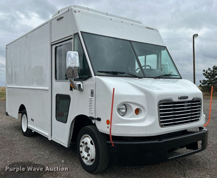 image for item OM9200 2018 Freightliner MT45  refrigerated delivery truck