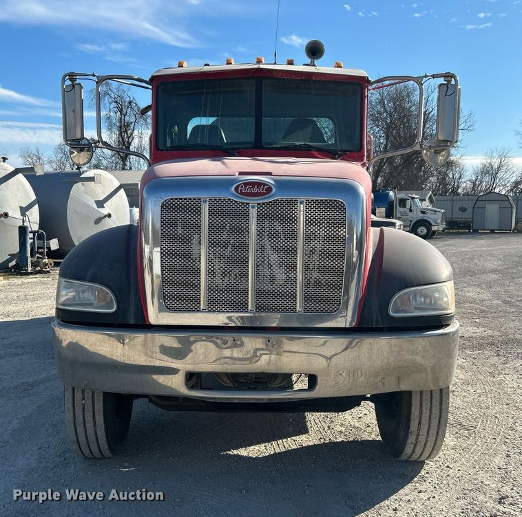 image for item DN0647 2006 Peterbilt 335  vacuum truck