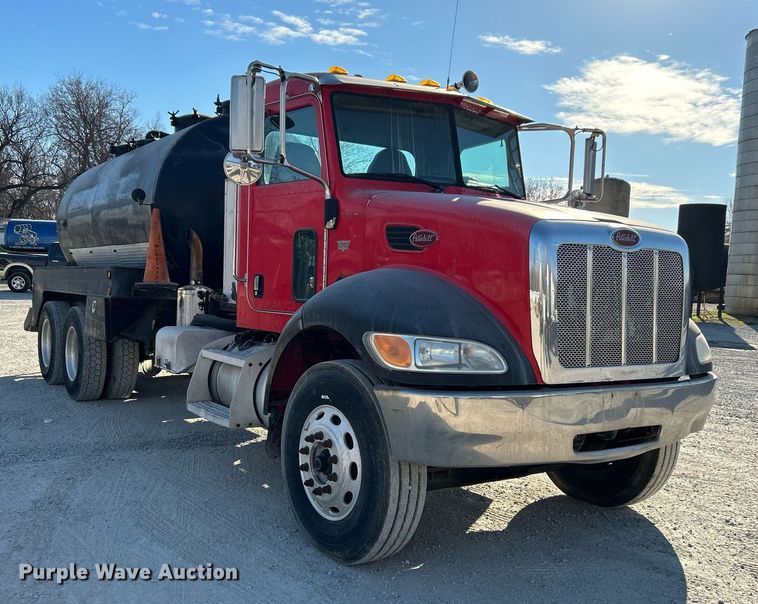 image for item DN0647 2006 Peterbilt 335  vacuum truck