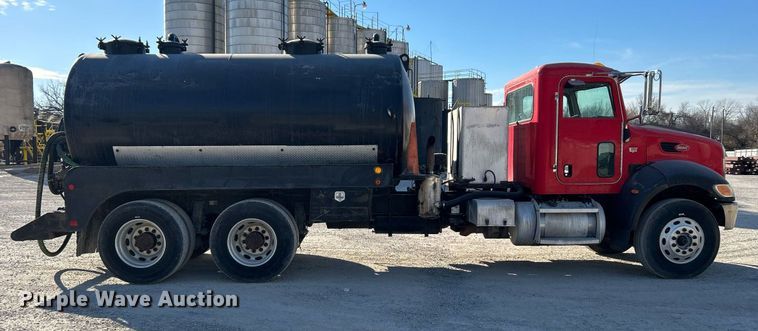 image for item DN0647 2006 Peterbilt 335  vacuum truck