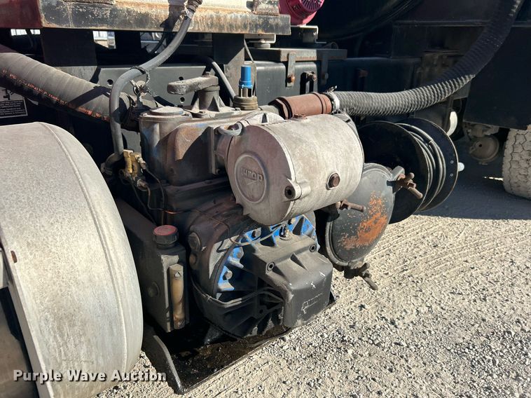 image for item DN0647 2006 Peterbilt 335  vacuum truck