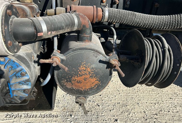 image for item DN0647 2006 Peterbilt 335  vacuum truck