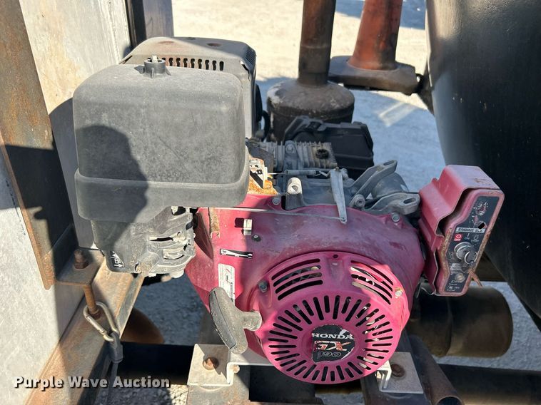 image for item DN0647 2006 Peterbilt 335  vacuum truck