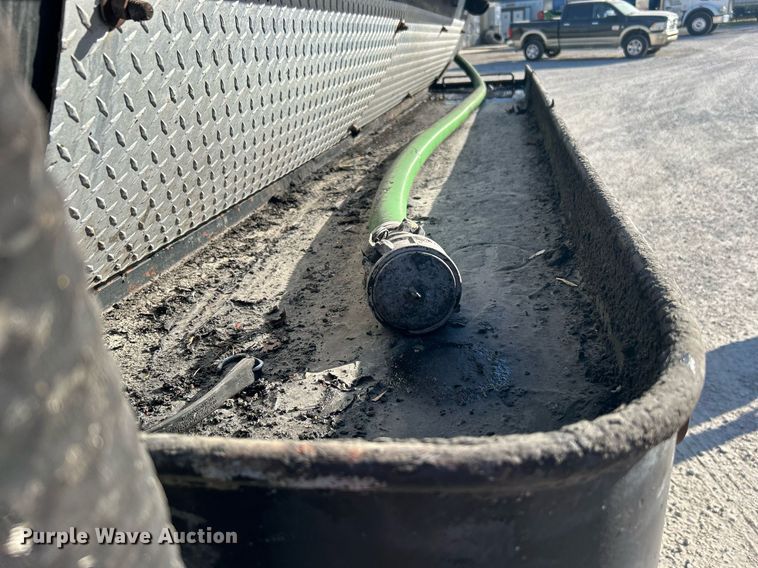 image for item DN0647 2006 Peterbilt 335  vacuum truck