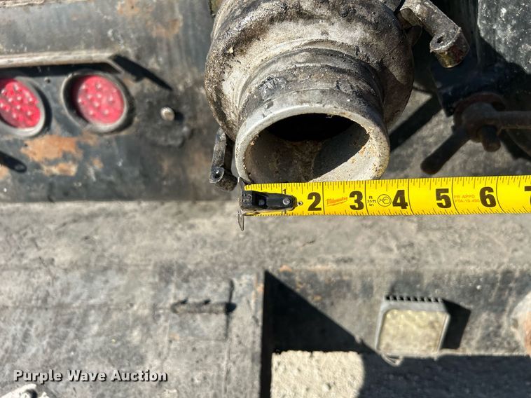 image for item DN0647 2006 Peterbilt 335  vacuum truck