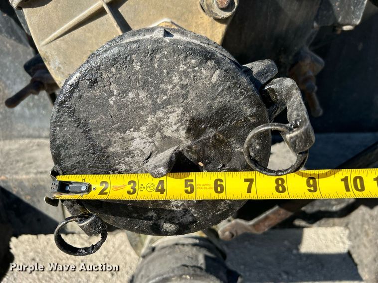 image for item DN0647 2006 Peterbilt 335  vacuum truck