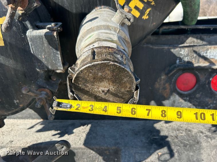 image for item DN0647 2006 Peterbilt 335  vacuum truck