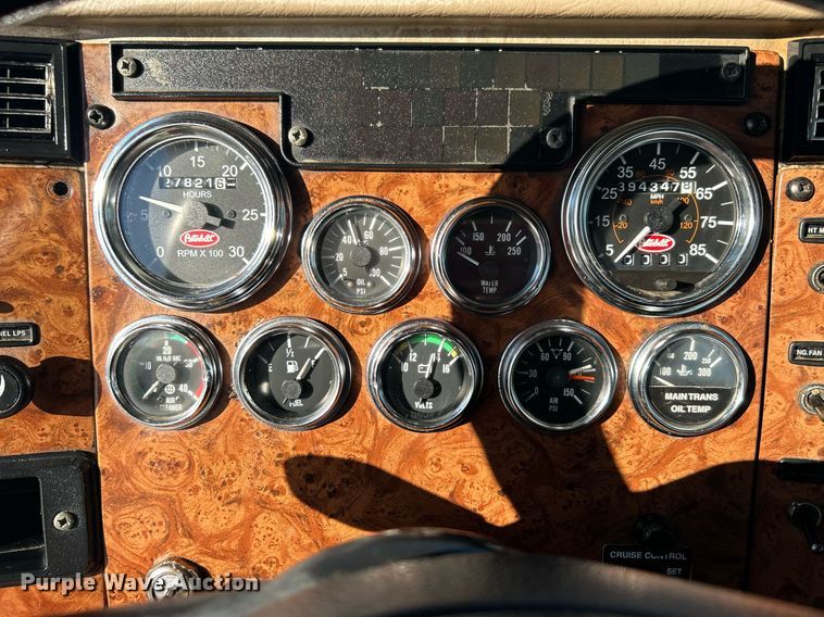 image for item DN0647 2006 Peterbilt 335  vacuum truck