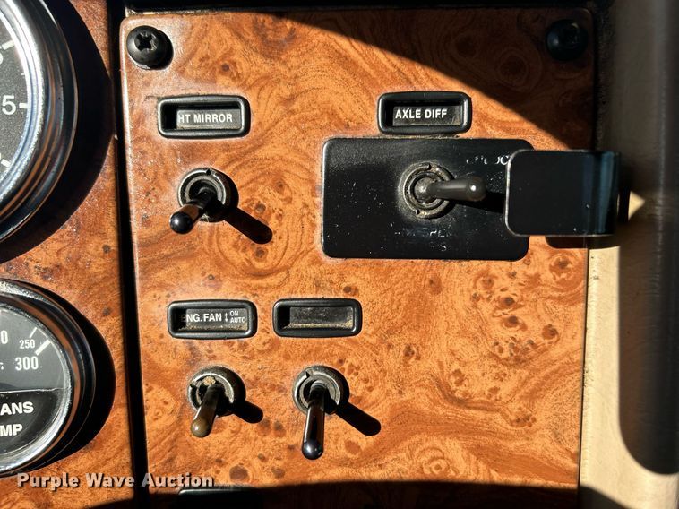 image for item DN0647 2006 Peterbilt 335  vacuum truck