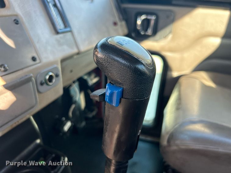 image for item DN0647 2006 Peterbilt 335  vacuum truck