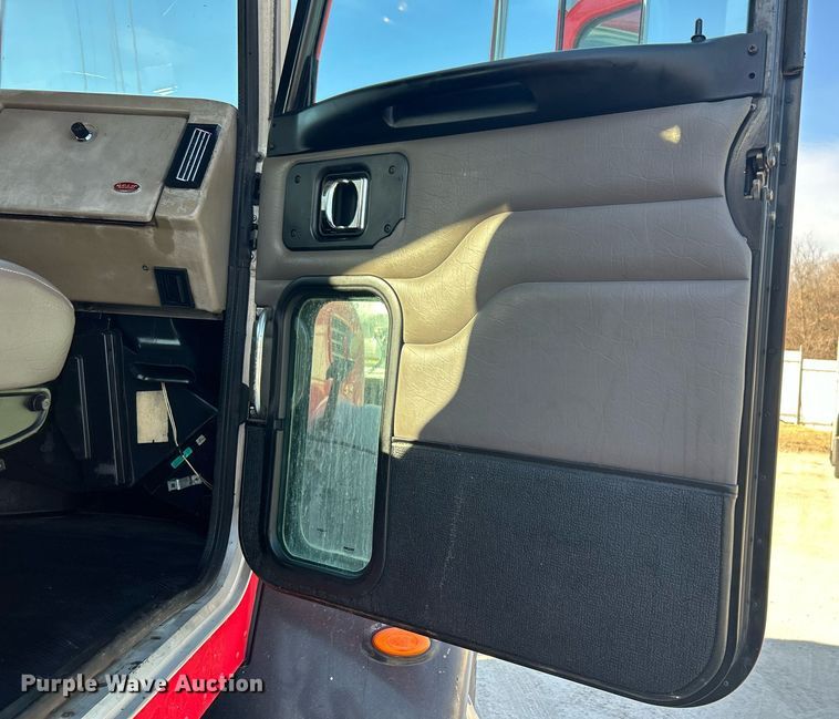 image for item DN0647 2006 Peterbilt 335  vacuum truck