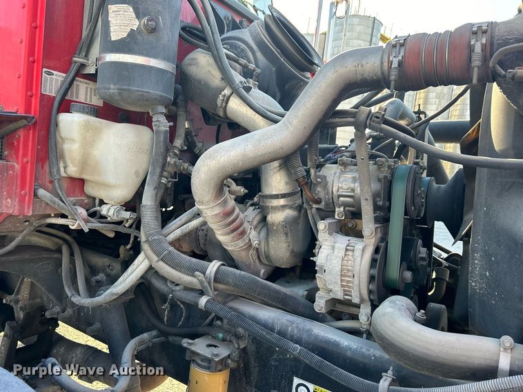 image for item DN0647 2006 Peterbilt 335  vacuum truck