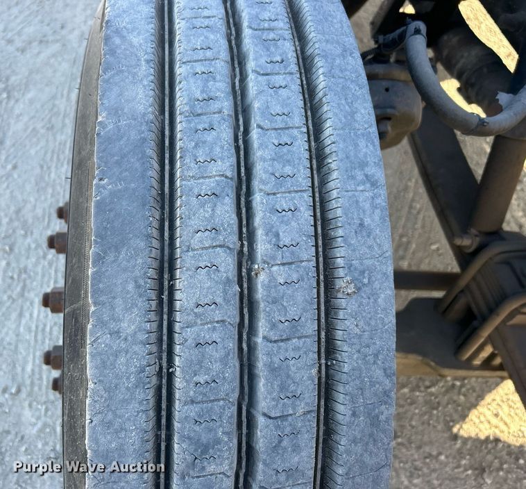 image for item DN0647 2006 Peterbilt 335  vacuum truck